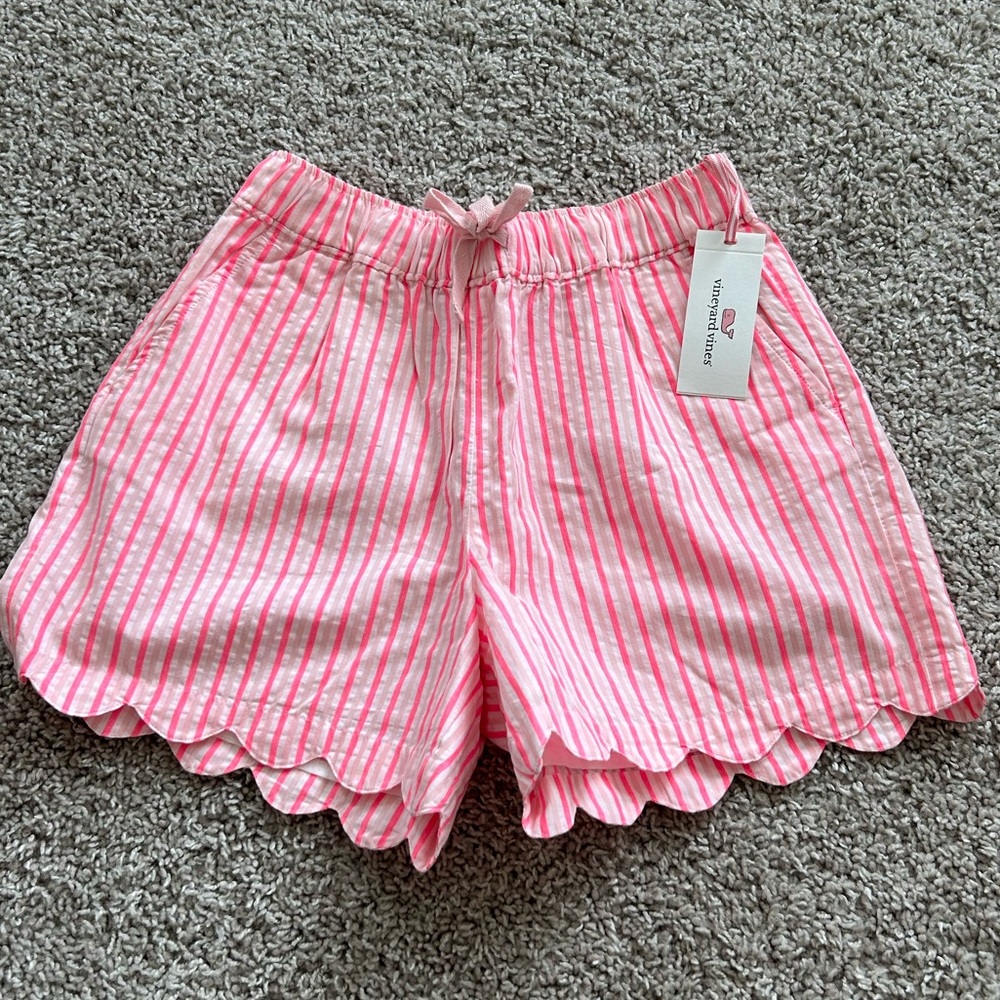NWT Girls Seersucker Scalloped Short